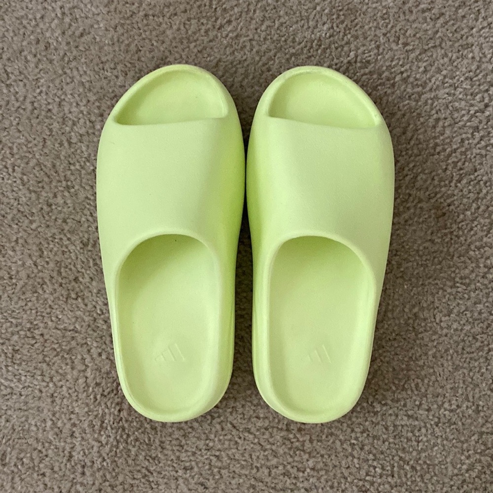 Adidas Yeezy Slides “Glow Green” 2022 size 11
